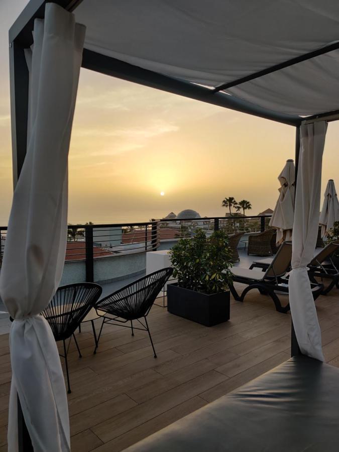 Luxury Apartment With Pool View Адехе Екстериор снимка