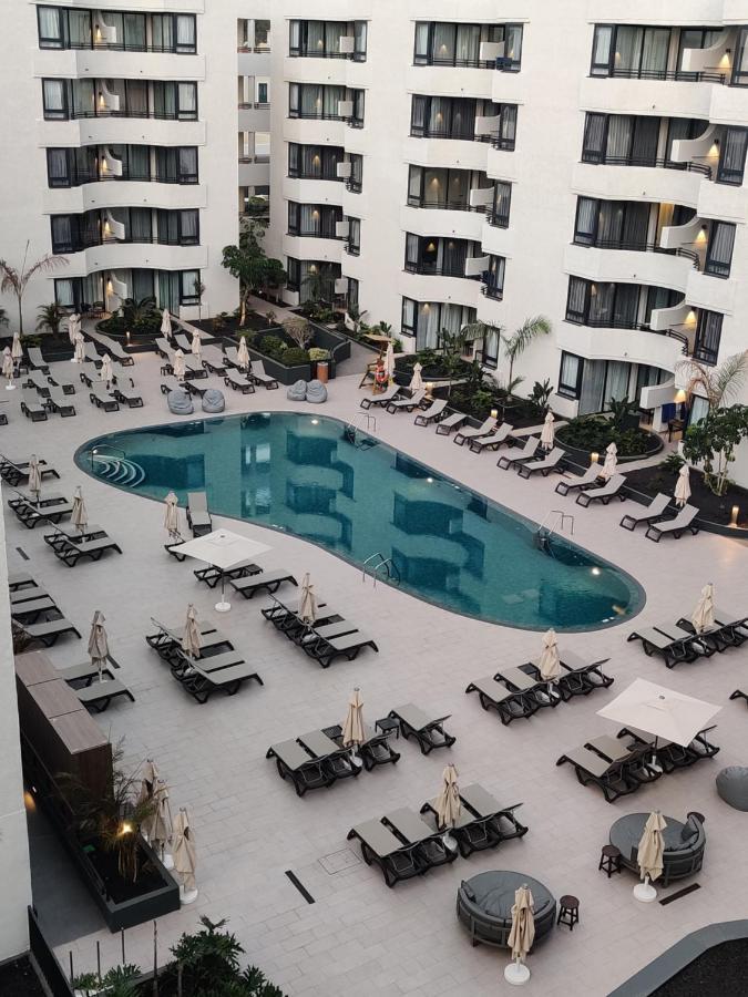 Luxury Apartment With Pool View Адехе Екстериор снимка