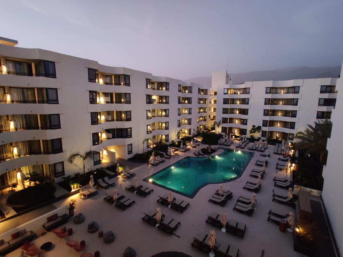 Luxury Apartment With Pool View Адехе Екстериор снимка