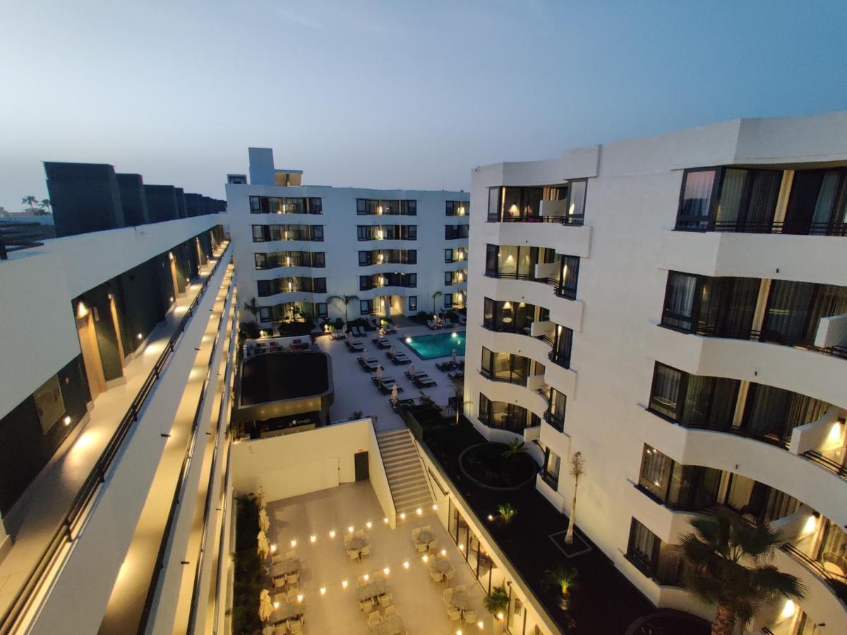 Luxury Apartment With Pool View Адехе Екстериор снимка