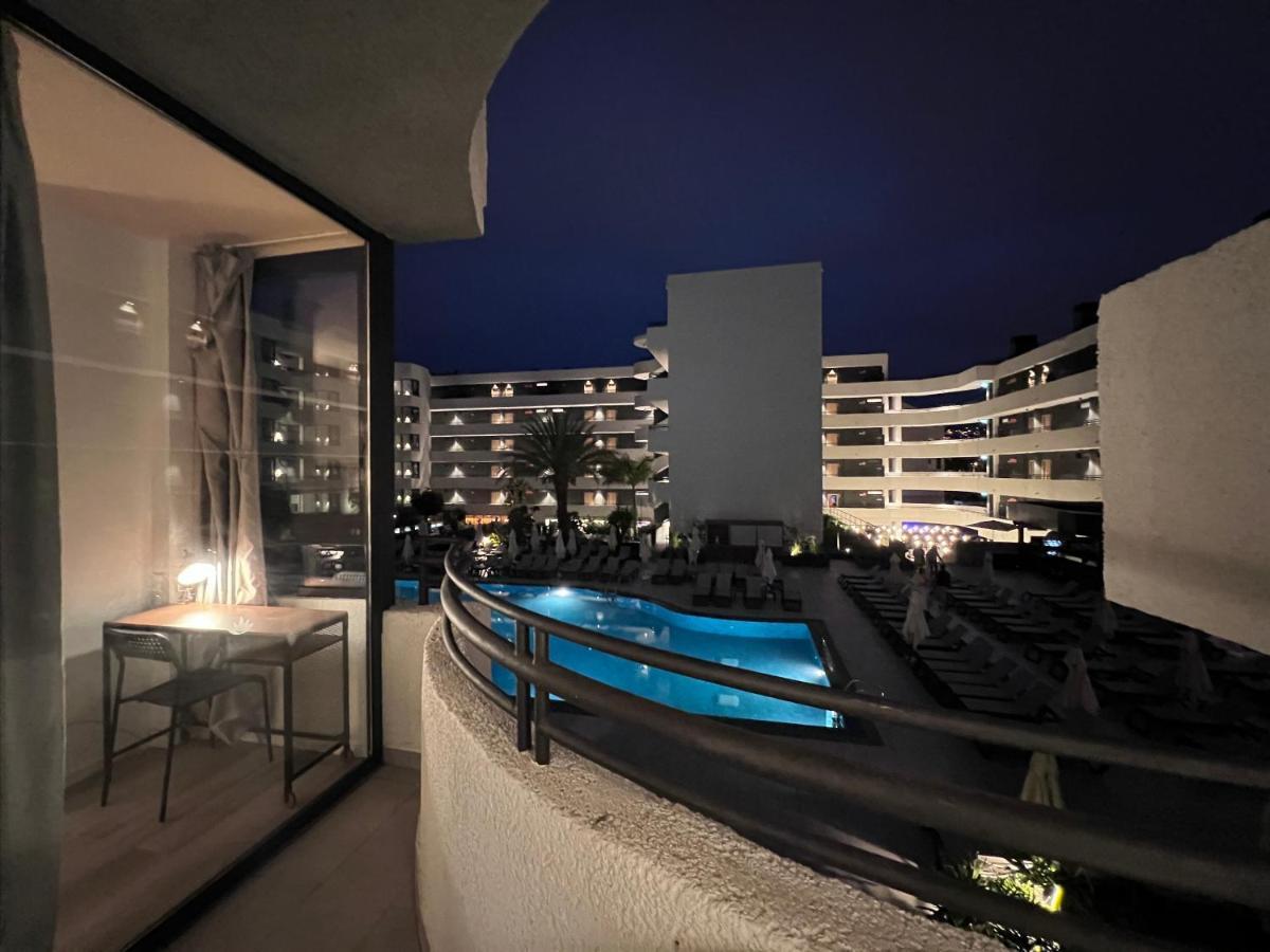 Luxury Apartment With Pool View Адехе Екстериор снимка